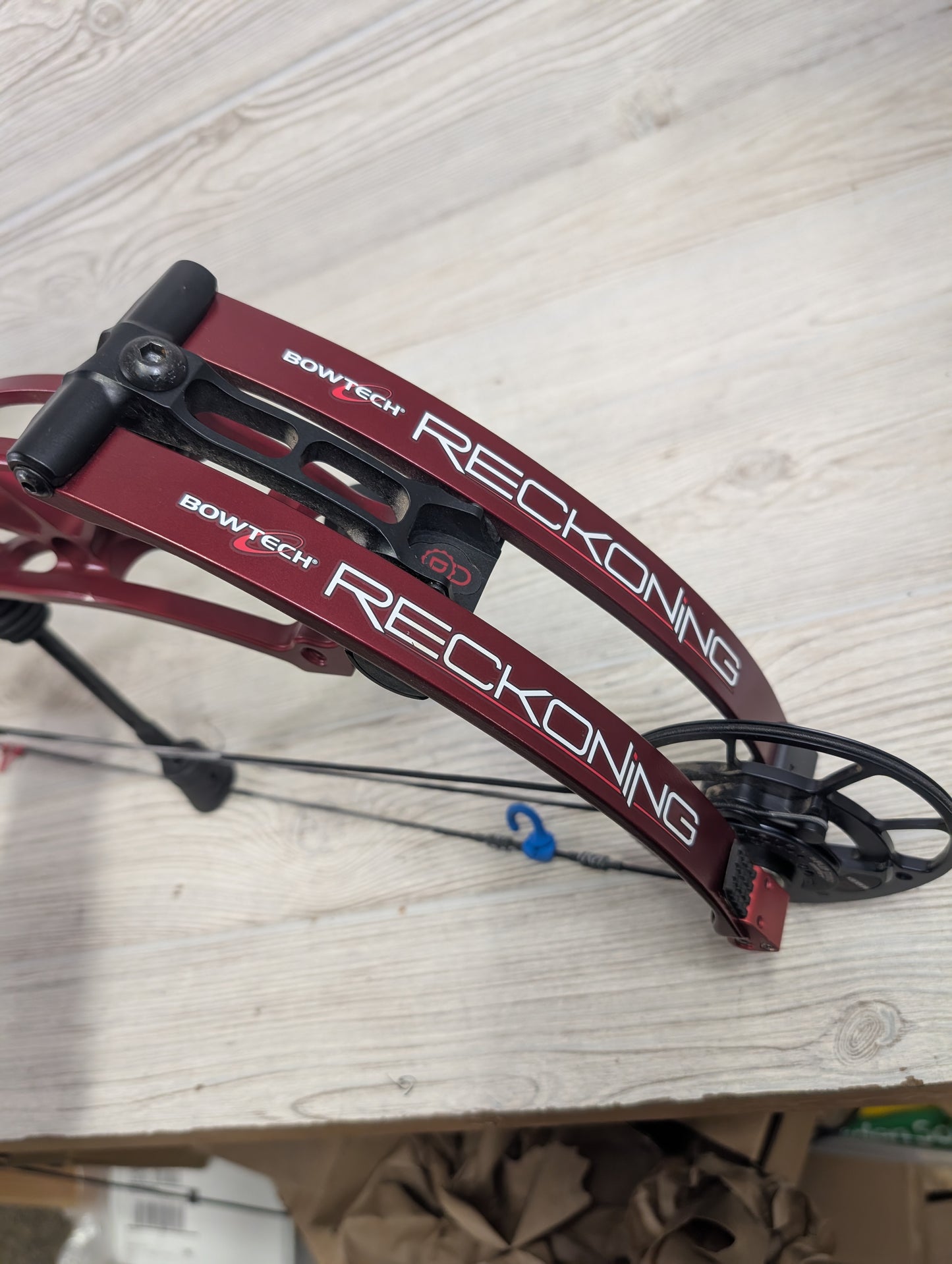 Used Bowtech Reckoning 35 60lb RH Red Bow