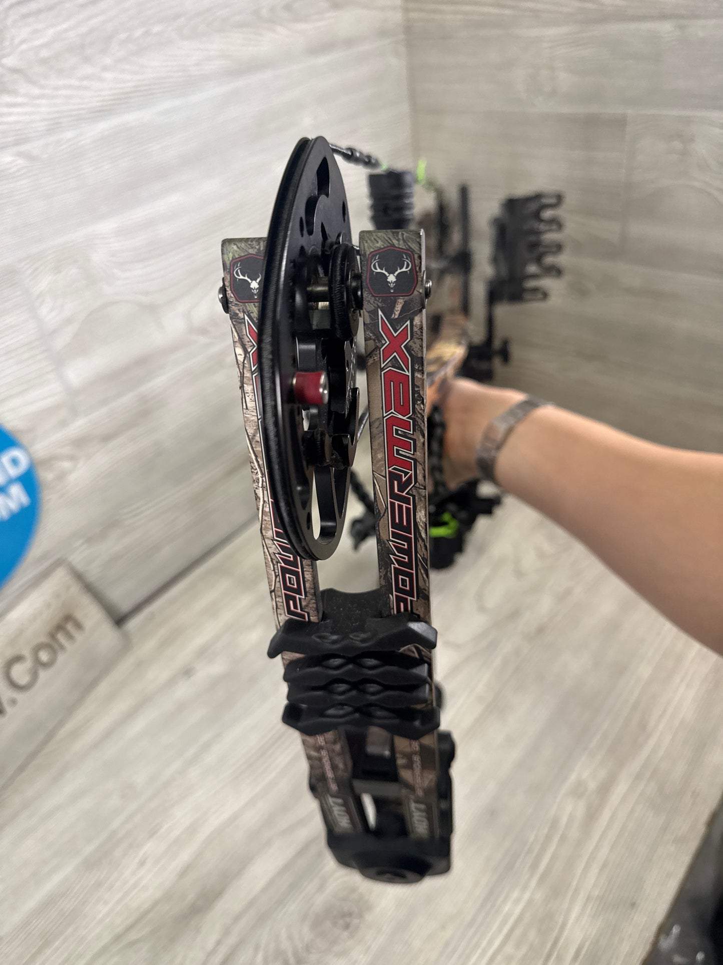 Used Hoyt Powermax RH Realtree Bow Package