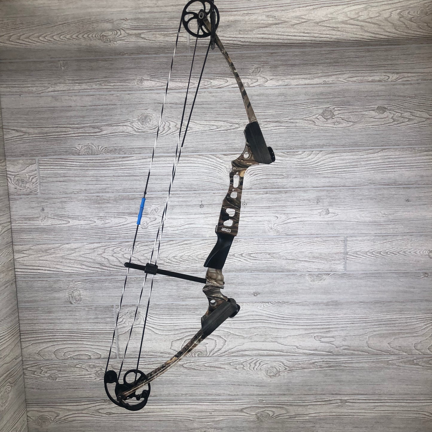 Used Genesis Mini Right Handed camo bow