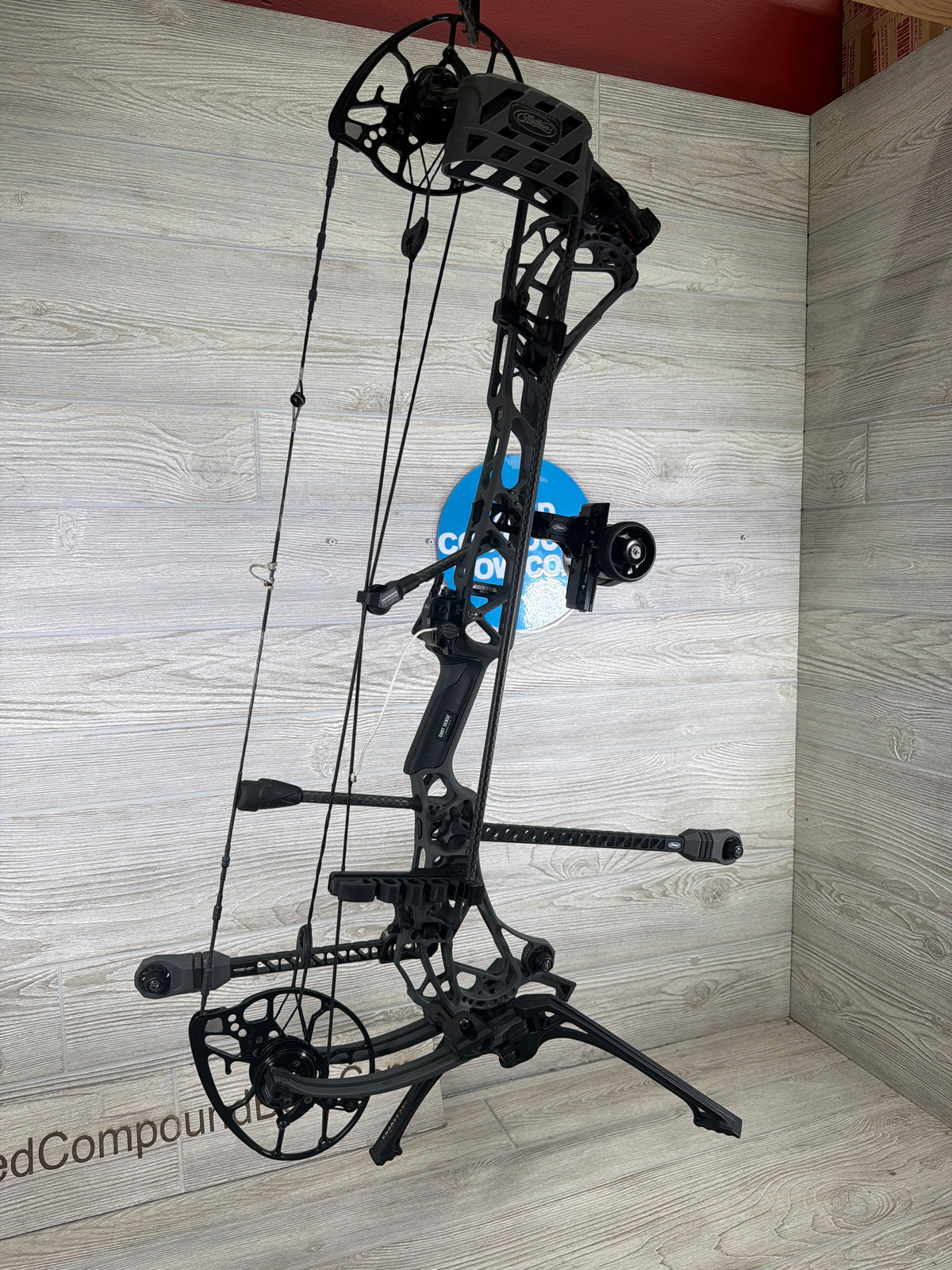 Used Mathews ARC 30 29" 70lb Right Hand Shale LOADED Bow Pkg