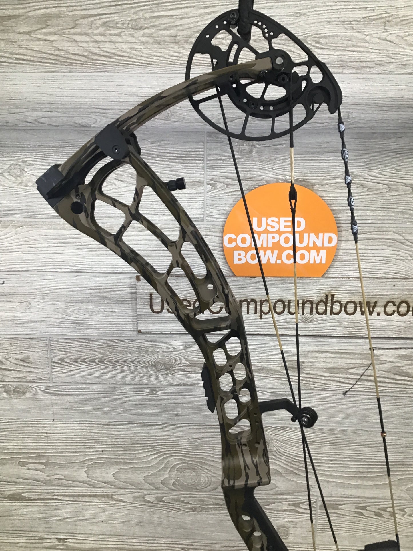 Xpedition Xlite 32 55-65# Mossy Oak Bottomlands 25-30.5"