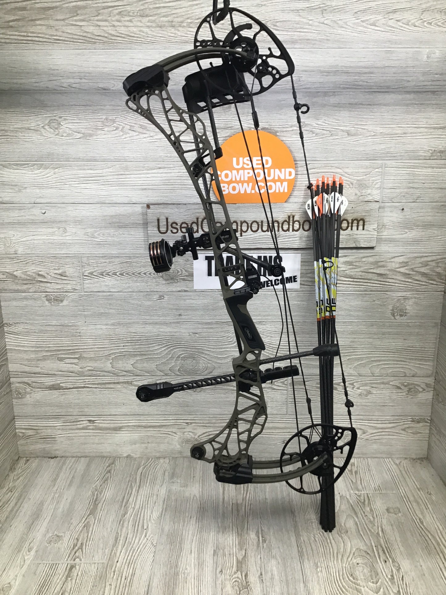 Used Mathews Lift X 29.5 Right Hand Ambush Green 26.5"/70# LOADED Package