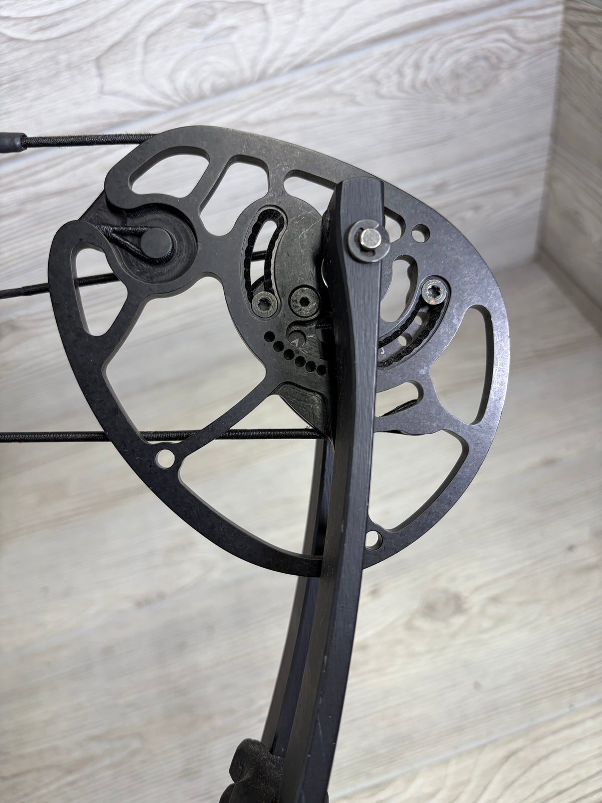 Used Hoyt Torrex Package RH Camo 50-60lbs 26-30" Draw