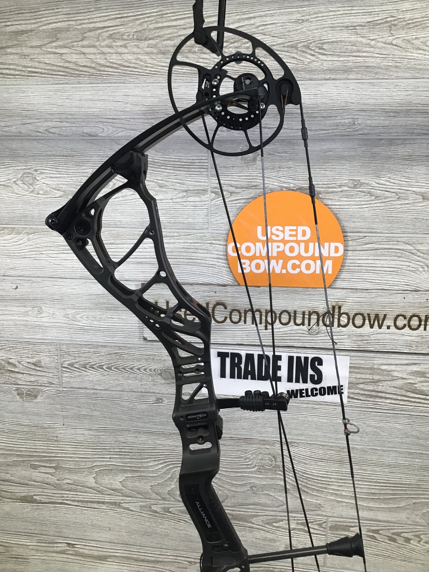 Used Bowtech Alliance 30.5 Right Handed 60-70# Stealth Gray