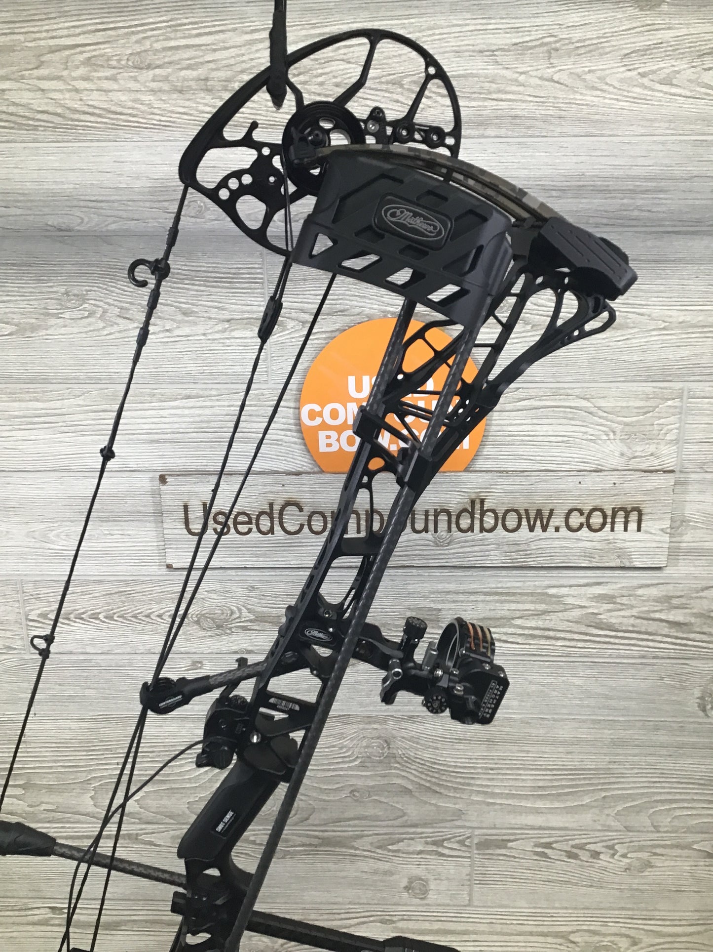 Used Mathews Lift X 29.5 Right Hand Black riser/ Bottomland limbs 30/70 LOADED WITH NEW ACCESSORIES