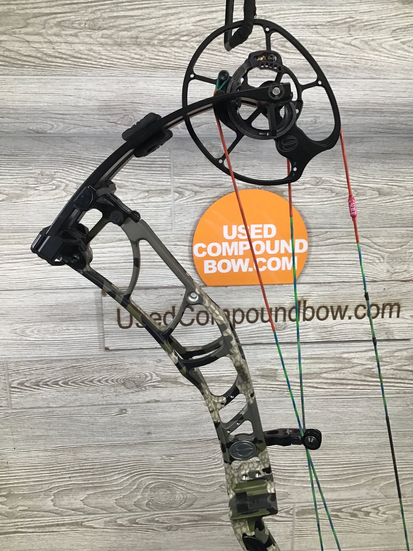 Used Elite Omnia Right Hand 70lb Kuiu Verde.