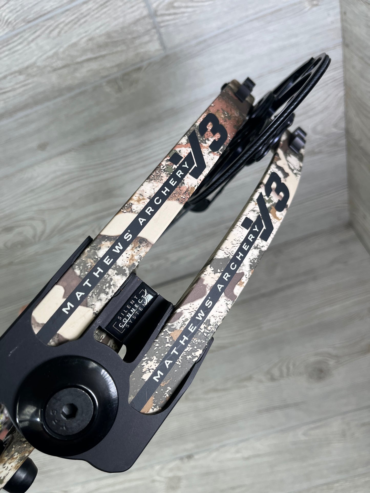 Used Mathews V3 31 Right Hand First Lite LOADED Package