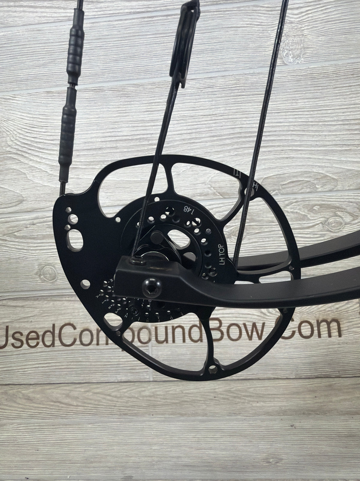 Used Darton Consequence 31 28" 70lb Right Hand Black Bow w Ultrarest