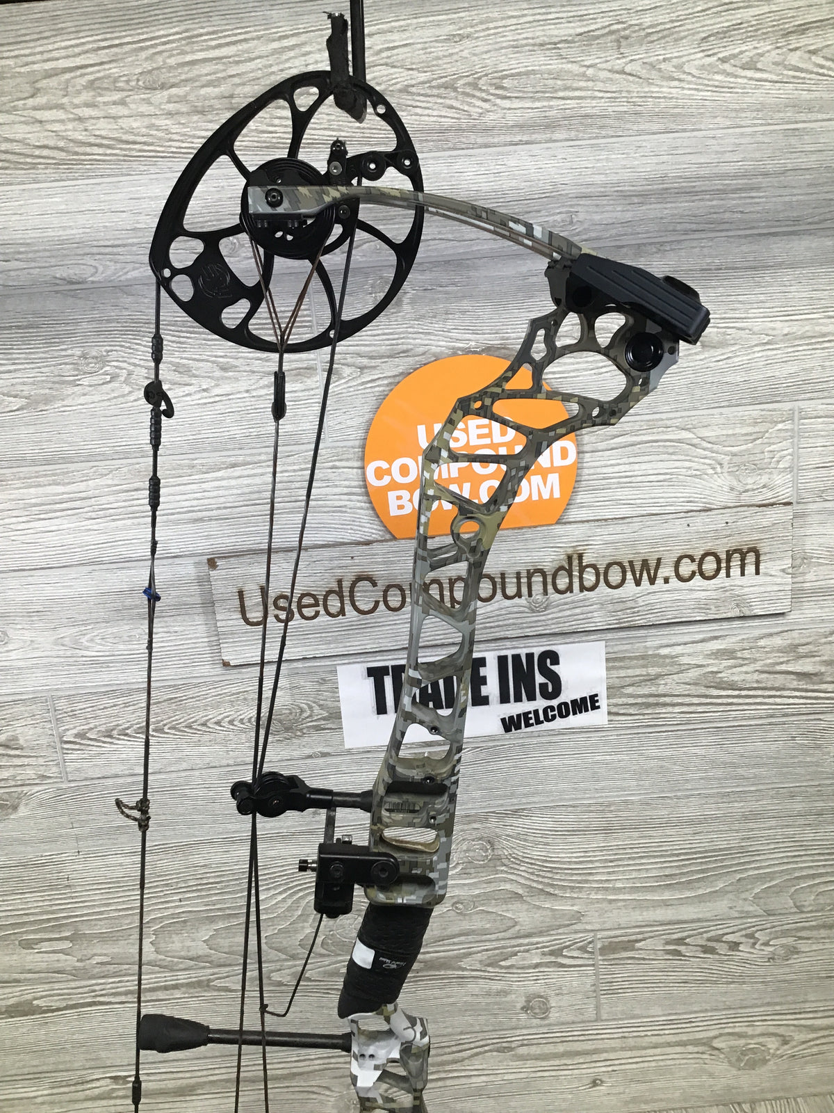 Used Mathews Vertix RH Sitka Elevated II 30"/70LBS