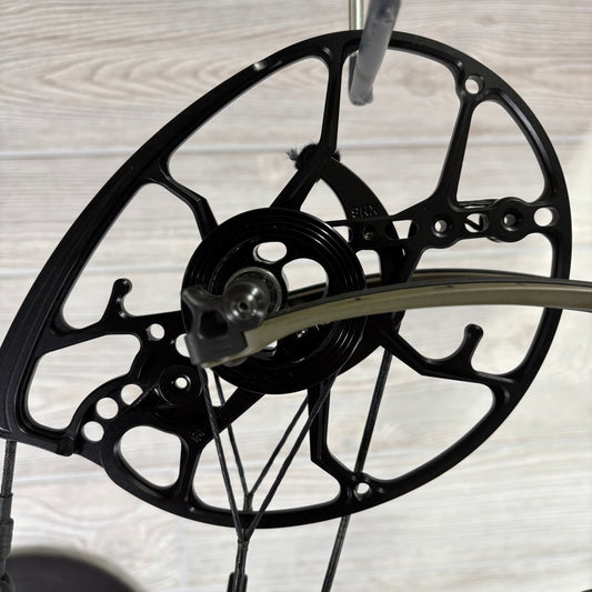 Used Mathews Lift 29.5 Green Ambush Left Handed