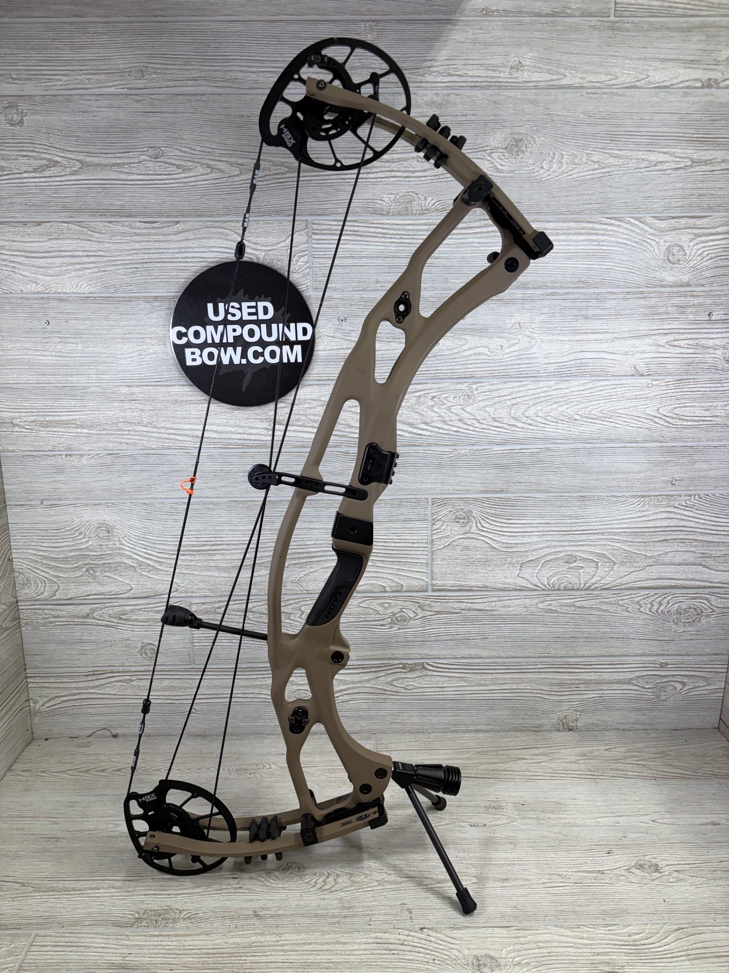 Used Hoyt RX-7 Ultra Right Hand Buckskin 60-70# 27-32"