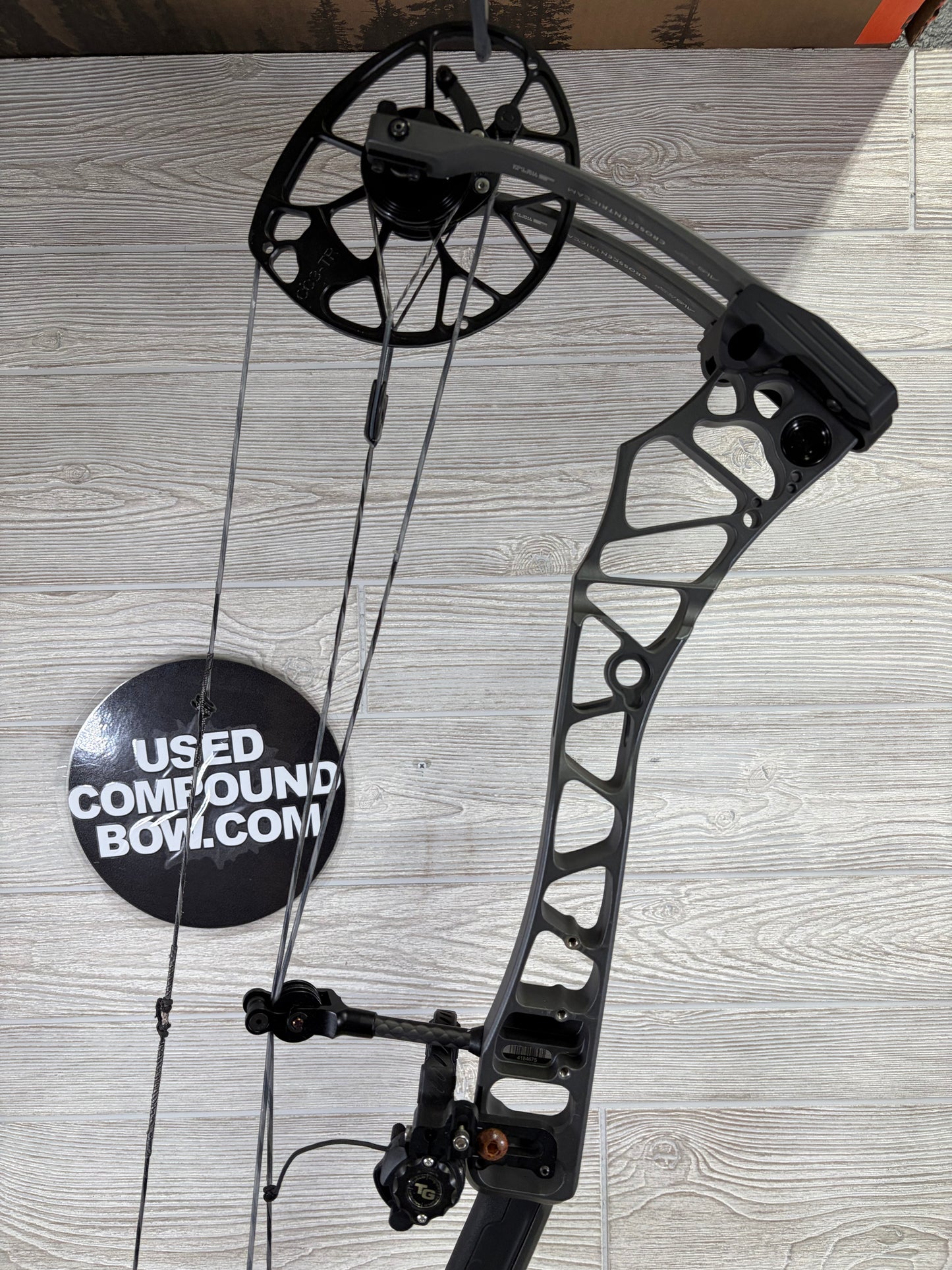 Used Mathews Traverse Right Handed 60-70lb 30" Stone