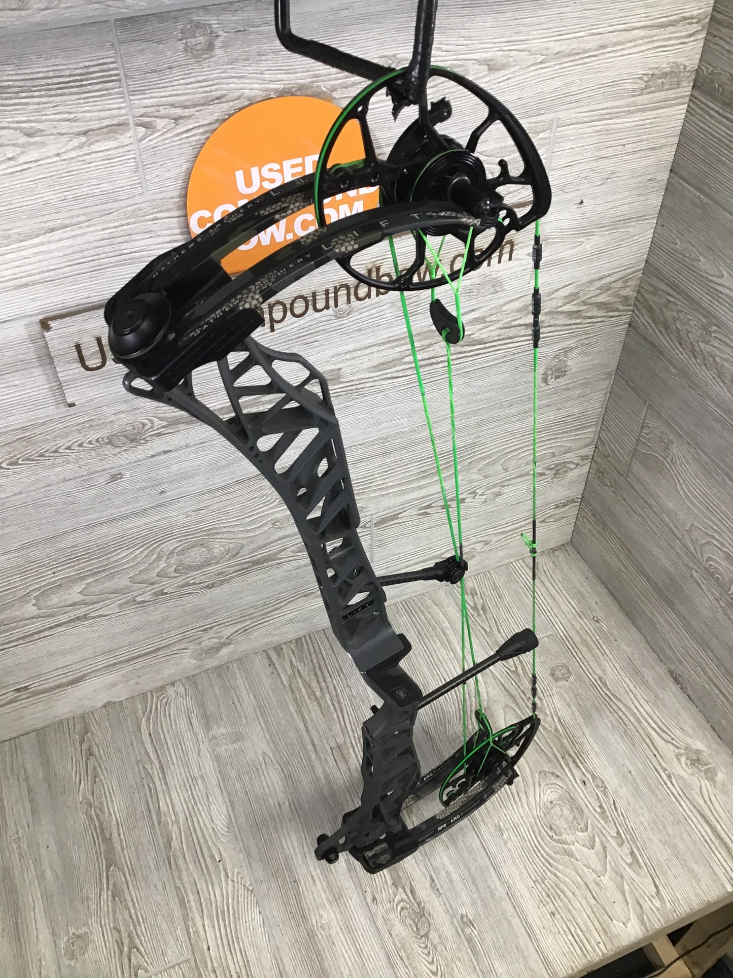 Used Mathews Lift X 33 RH Shale/ Kuiu Limbs 29/70