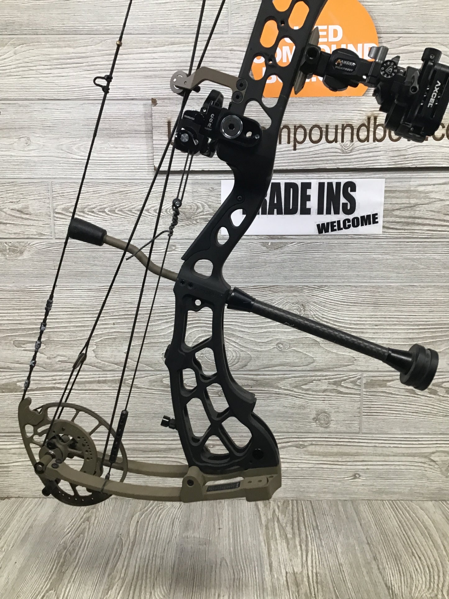 Xpedition Xlite 32 60-70# Black with FDE accents 25-30.5" Package