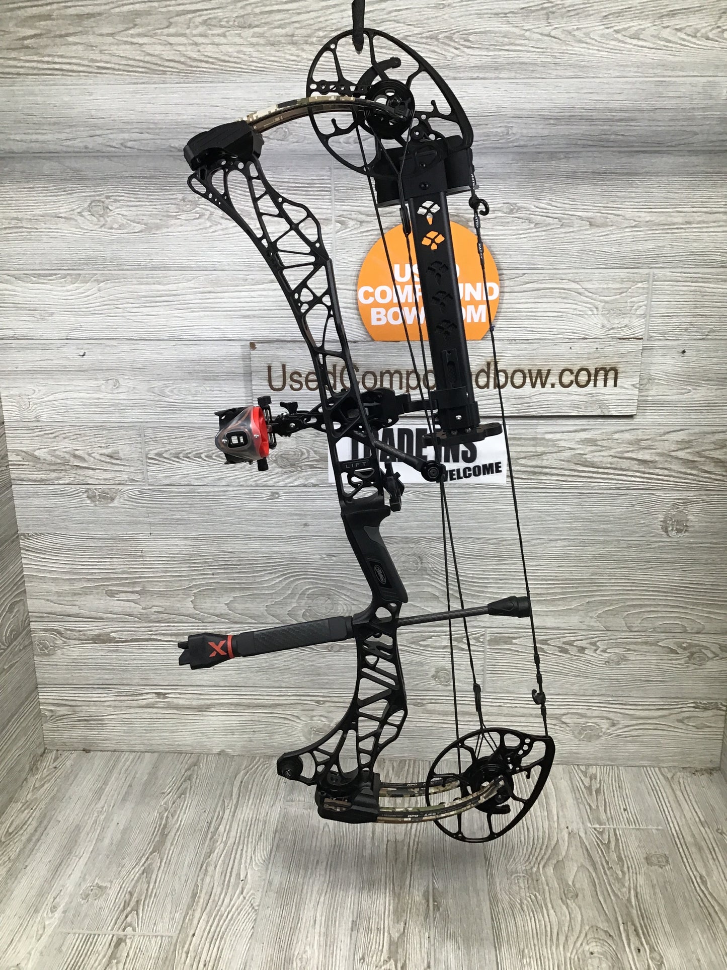Used Mathews Lift X 29.5 Right Hand 28/70# Black Riser/Subalpine Package