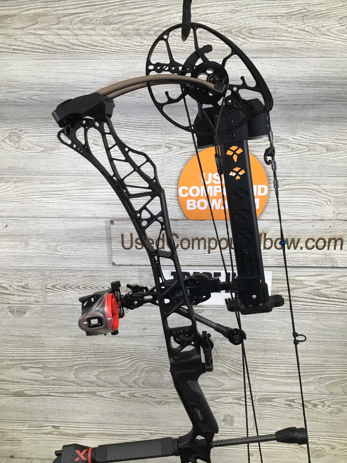 Used Mathews Lift X 29.5 Right Hand Black riser/Earth limbs Bow 27/65 Pkg