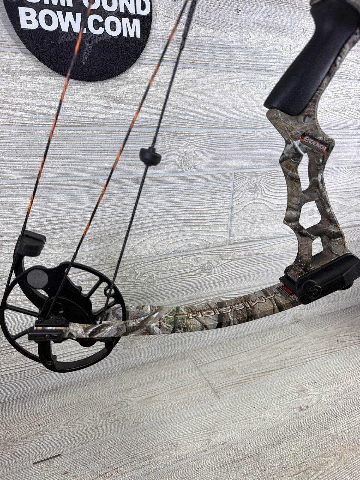 Used Mission Endeavor Right Hand Camo PKG
