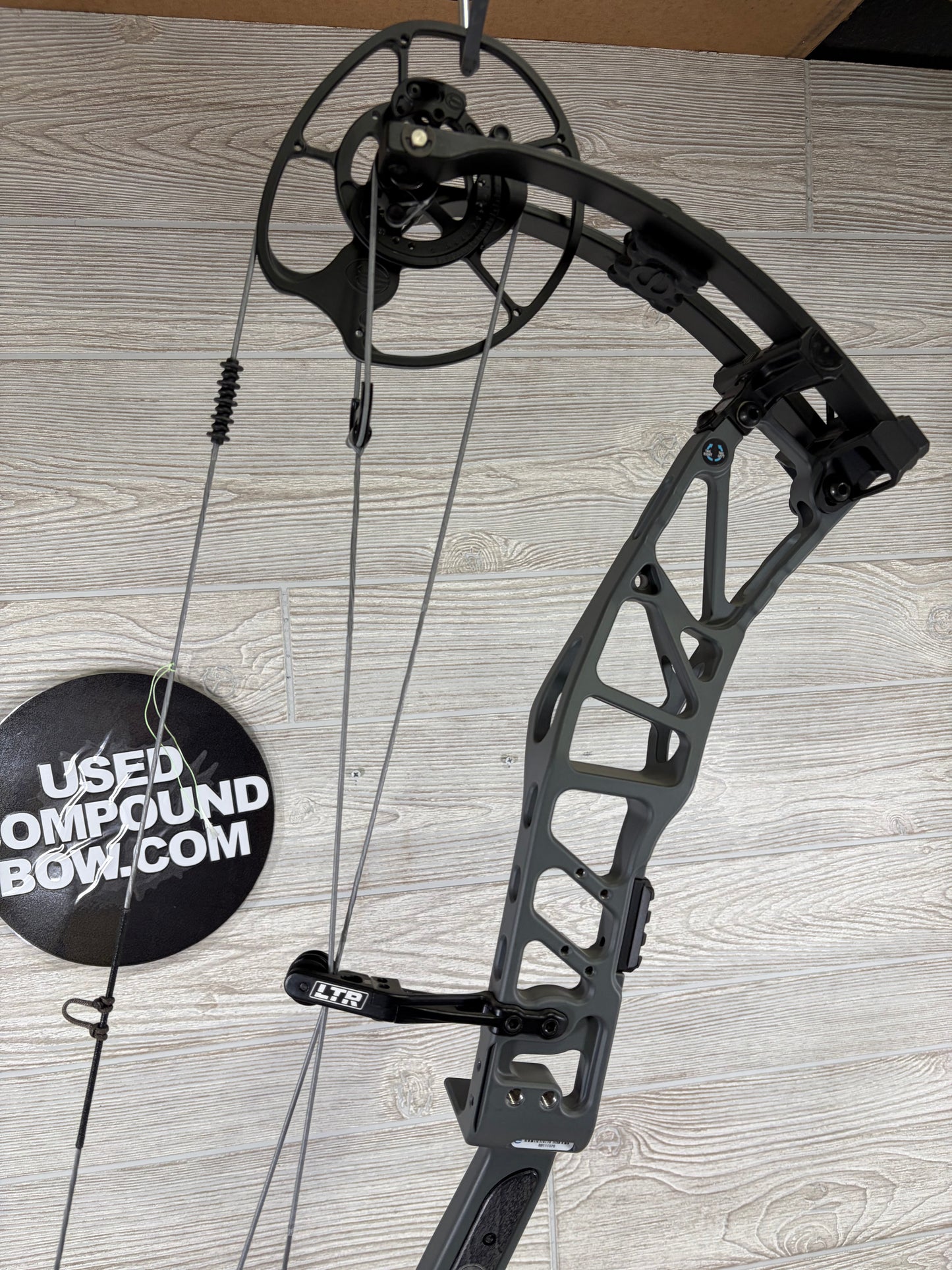 Elite Artus Right Handed Slate Gray 70lb