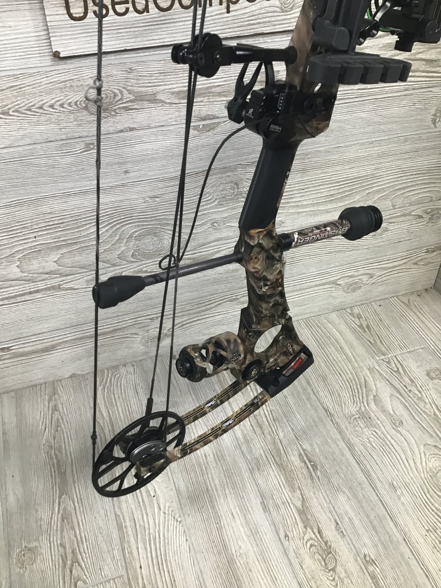 Used Mathews No Cam HTR  RH 27" 70lbs Camo PKG