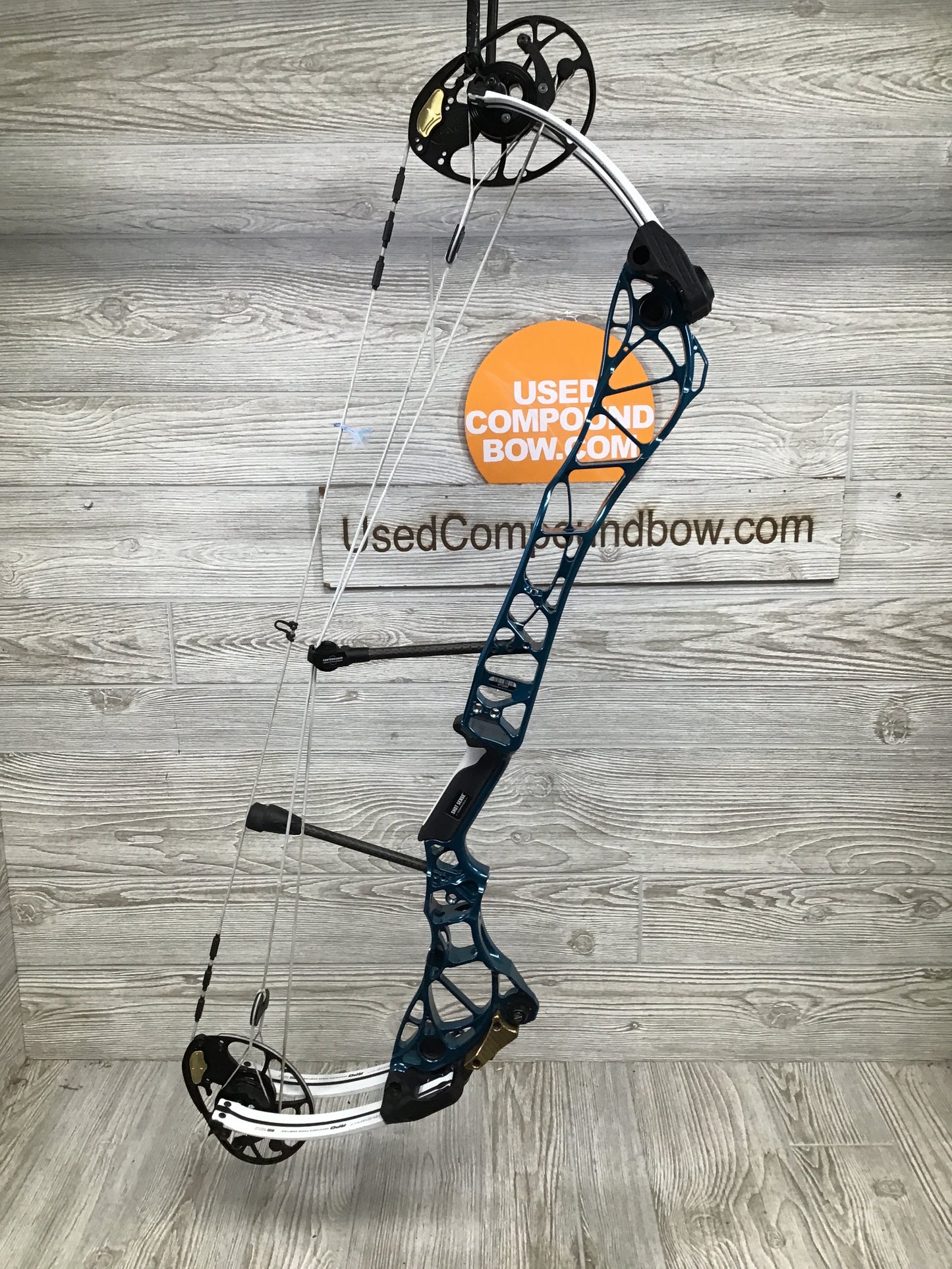 Mathews Title 34 Gen 2 right hand Teal Target bow