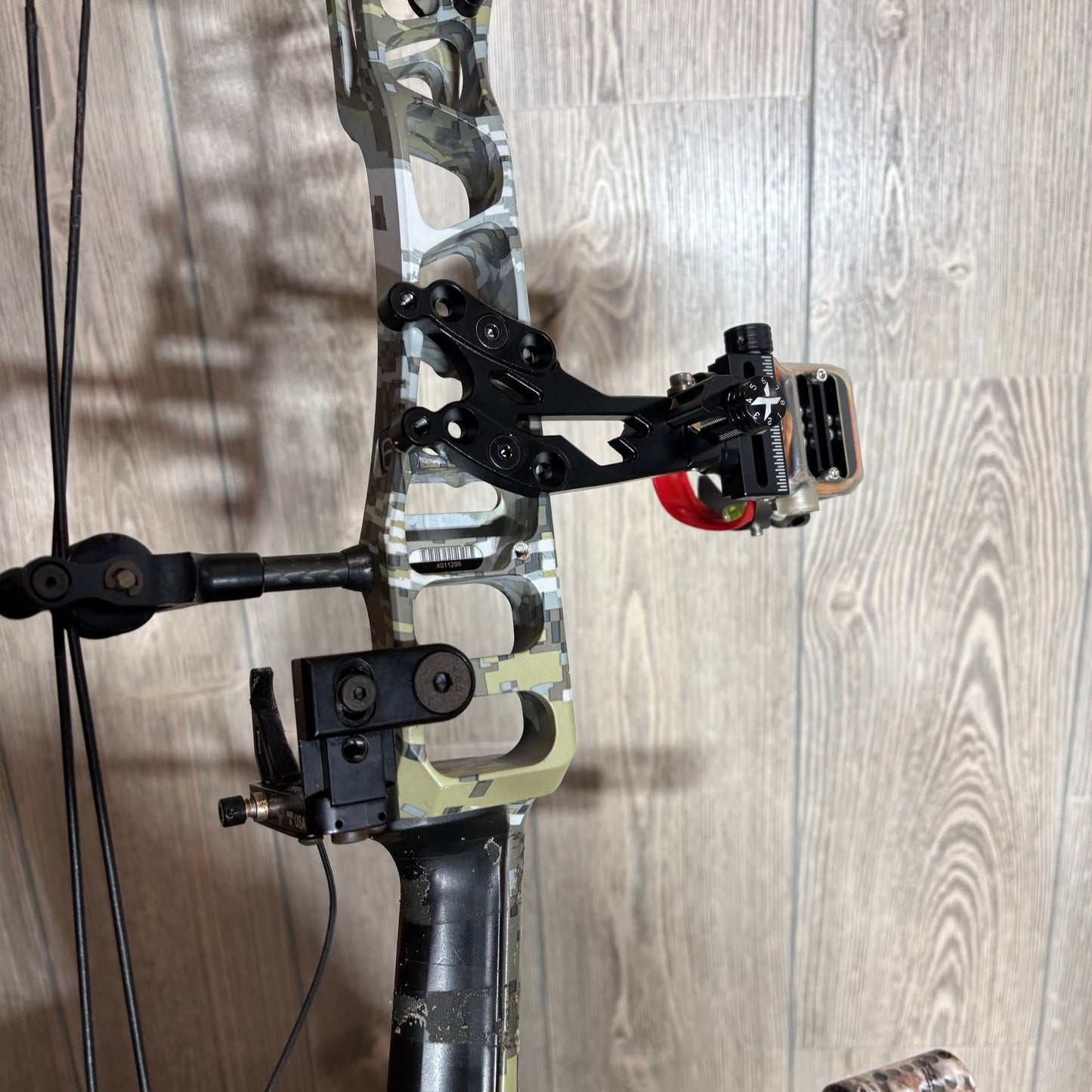 Used Mathews Halon 32 6 Sitka EVII Package 28.5" 70 lb RH