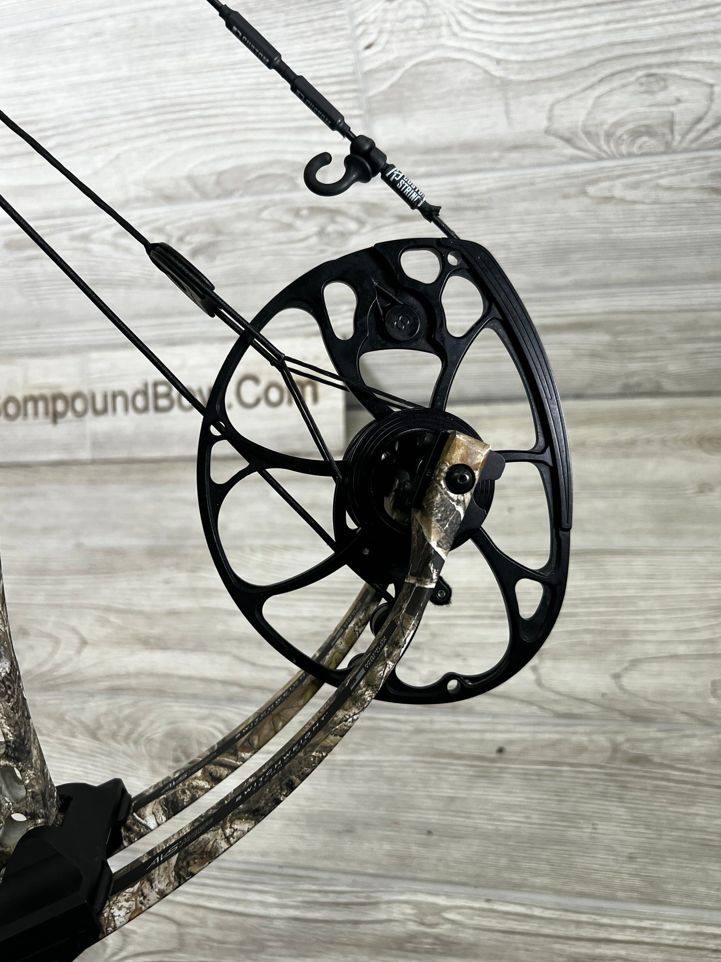 Used Mathews V3 31 Right Hand Realtree Camo
