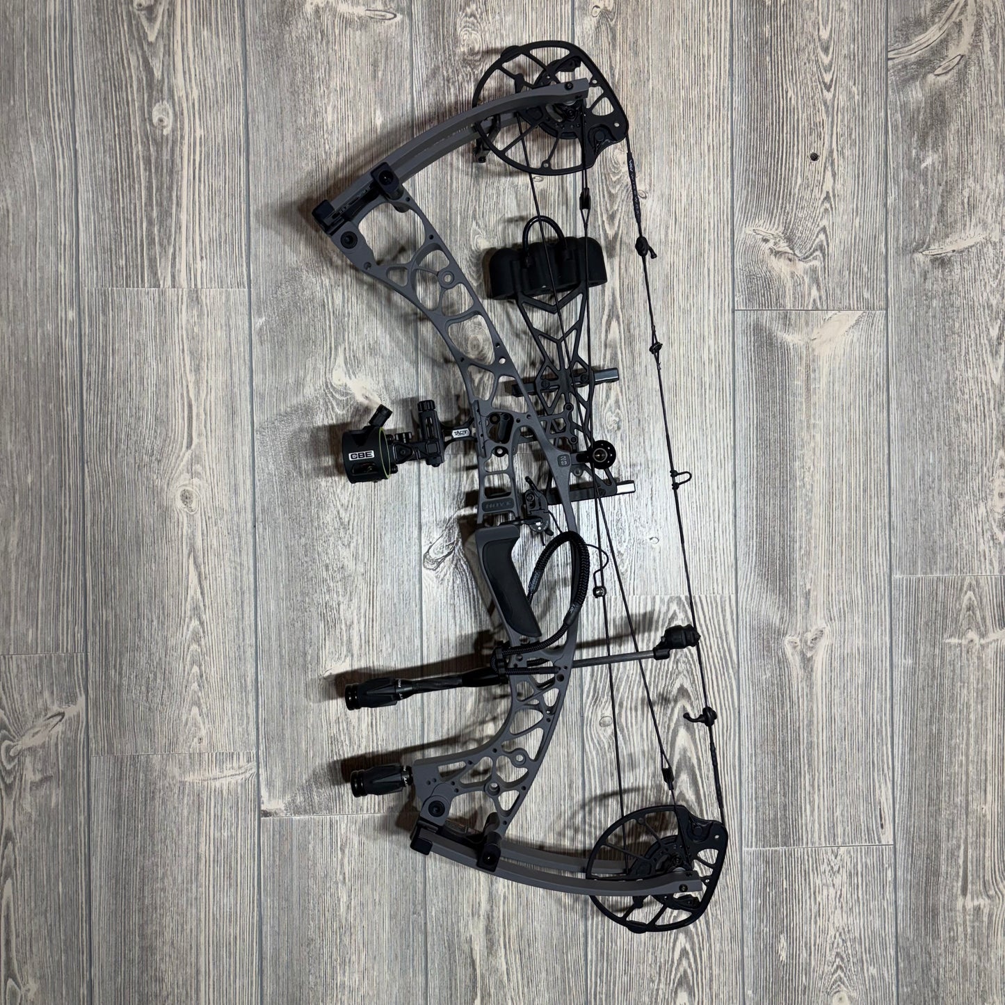Used Hoyt Alpha AX-2 29 Tombstone RH 70lb Package