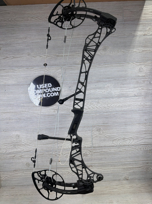 Used Mathews LIFT X 29.5 Left Hand Shale/ Black Limbs