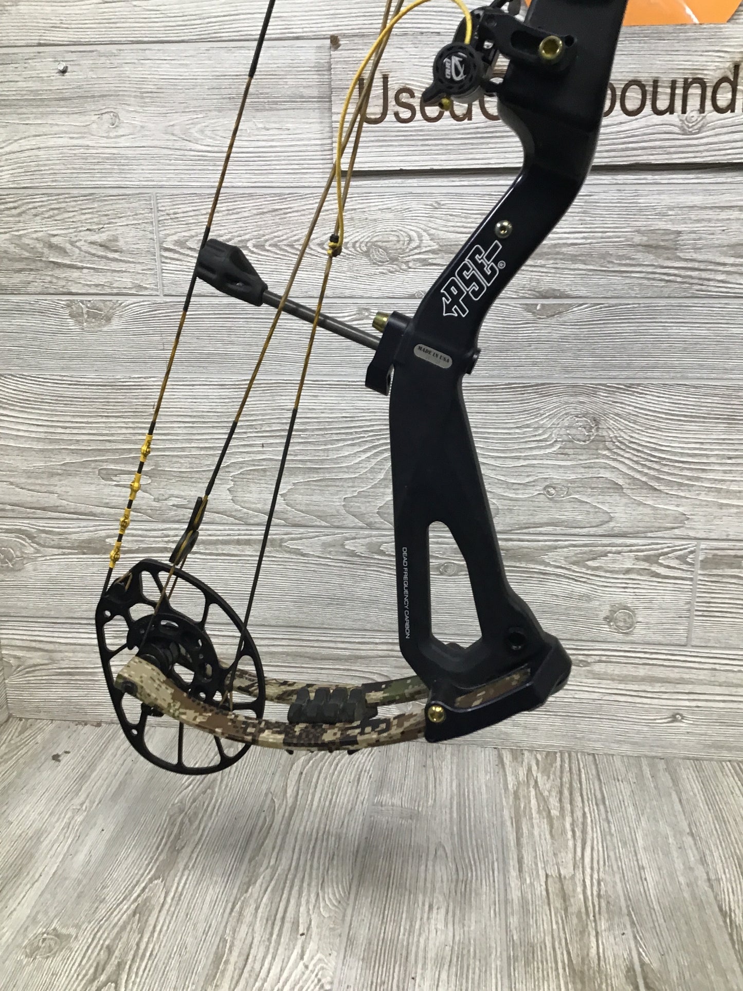 PSE Carbon Levitate Right Hand E2 Cam Black Riser/Subalpine limbs 60-70#