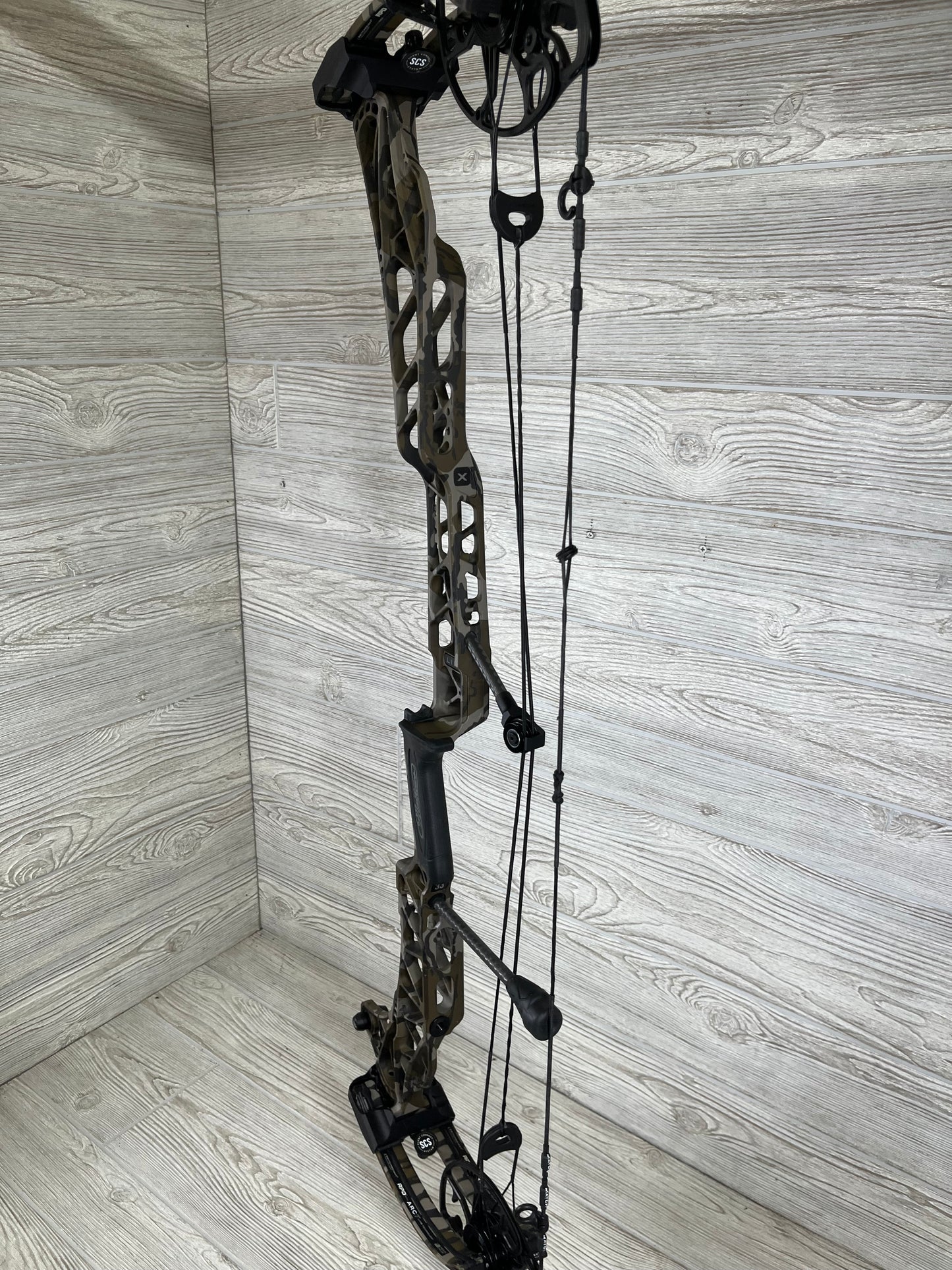 Used Mathews Lift X 33 Mossy Oak Bottomlands RH-70-28.5