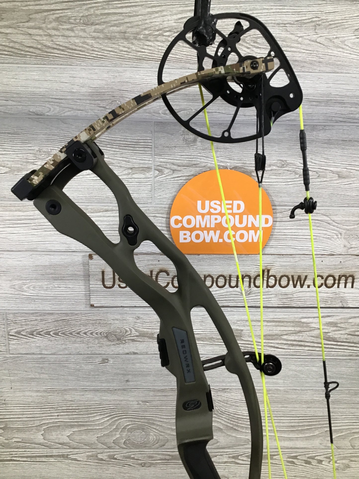 Hoyt RX-9 Right Handed Wilderness/Subalpine Limbs 70lbs 25-30" Bow