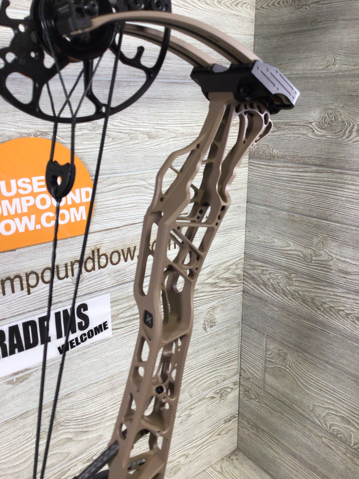 Used Mathews Lift X 29.5 Right Hand Earth 28.5/60#