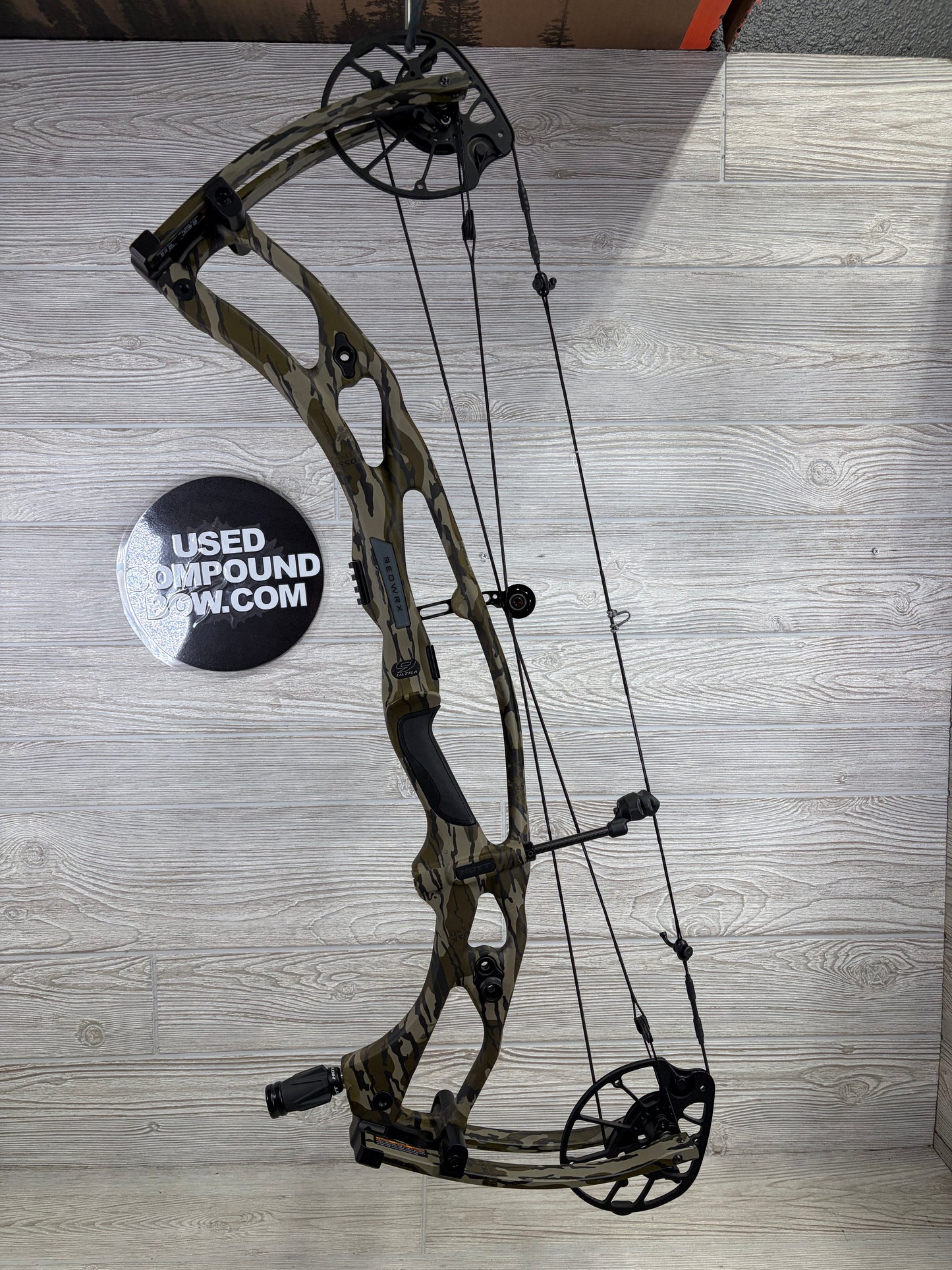 Hoyt RX-9 Ultra Right Handed 60-70# 29" Bottomlands