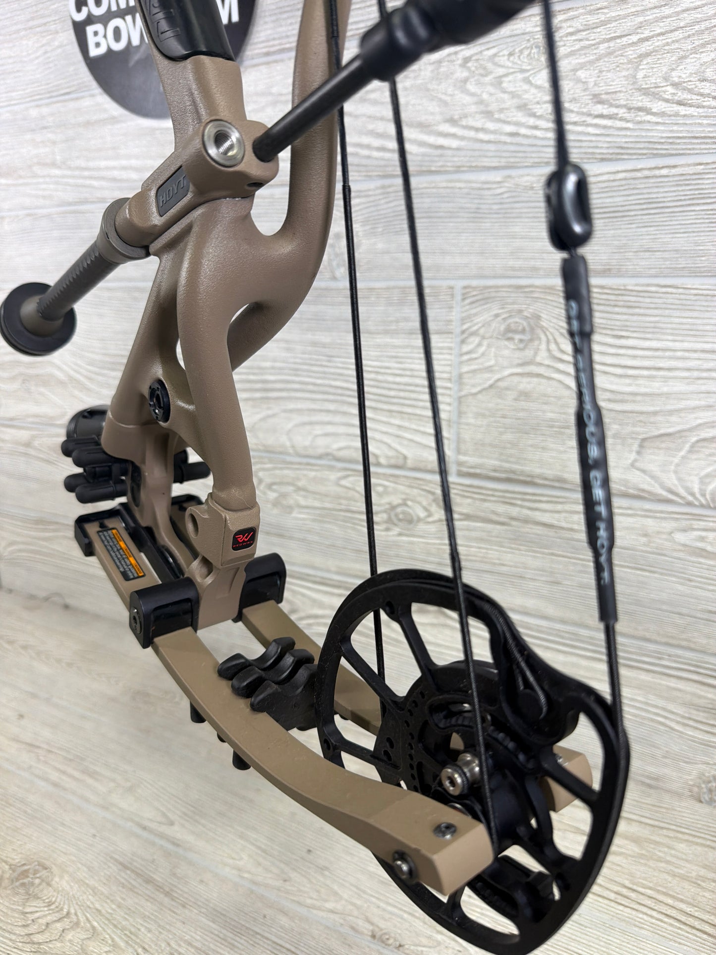 Hoyt RX-5 Buckskin 60-70# 25-30 Right Hand Package