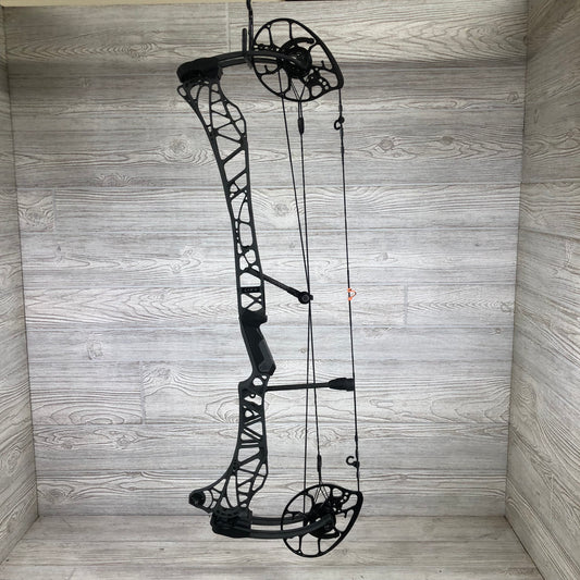 Used Mathews Lift X 33 Shale Right Hand with ultra view grip