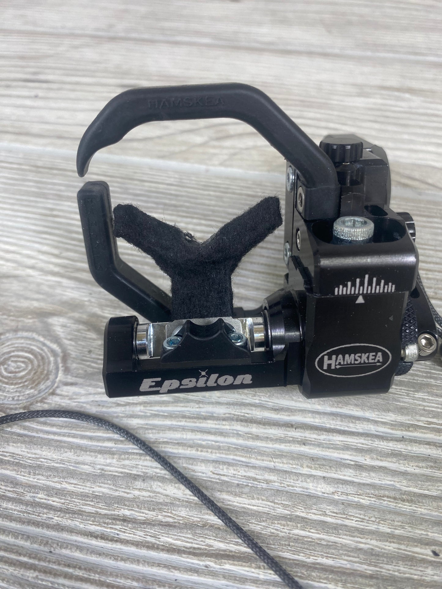 Used Hamskea Epsilon Universal Bracket RH Black