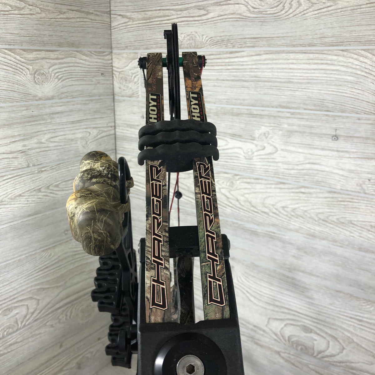 Used Hoyt Charger RH Camo 28.5" 60-70# Package