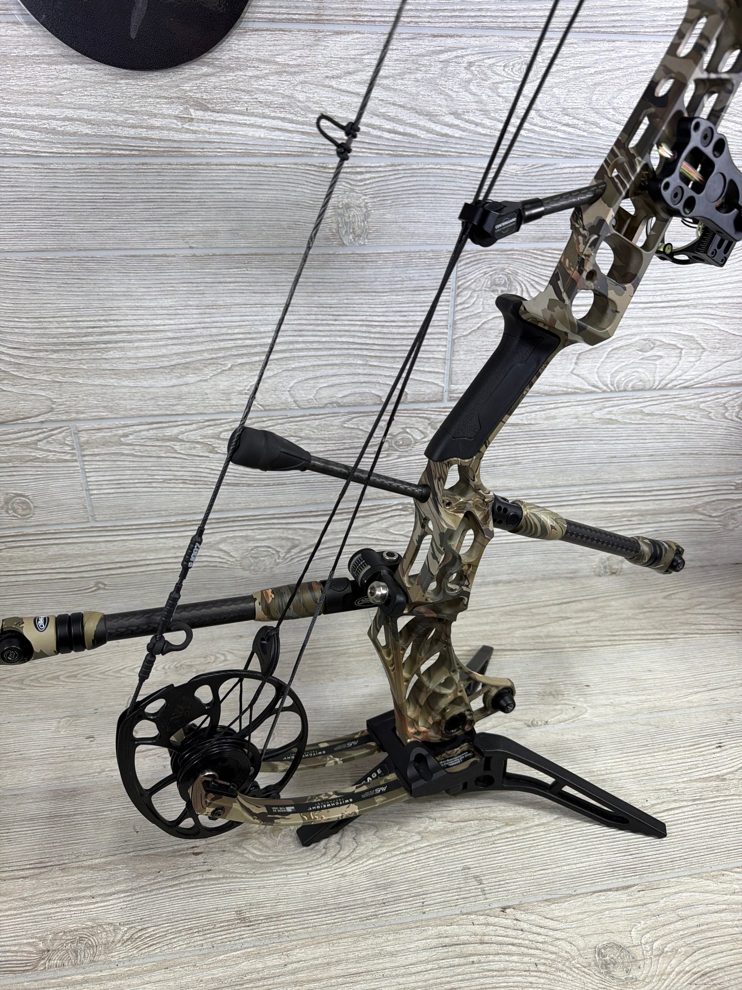Used Mathews V3 31 Right Hand Under Armour Camo W/ Mathews Accessories