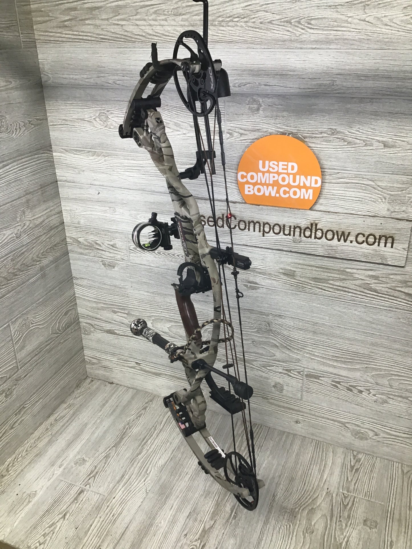 Used Hoyt Carbon Defiant UA Ridge Reaper Camo #3 Cam 50-60 RH LOADED