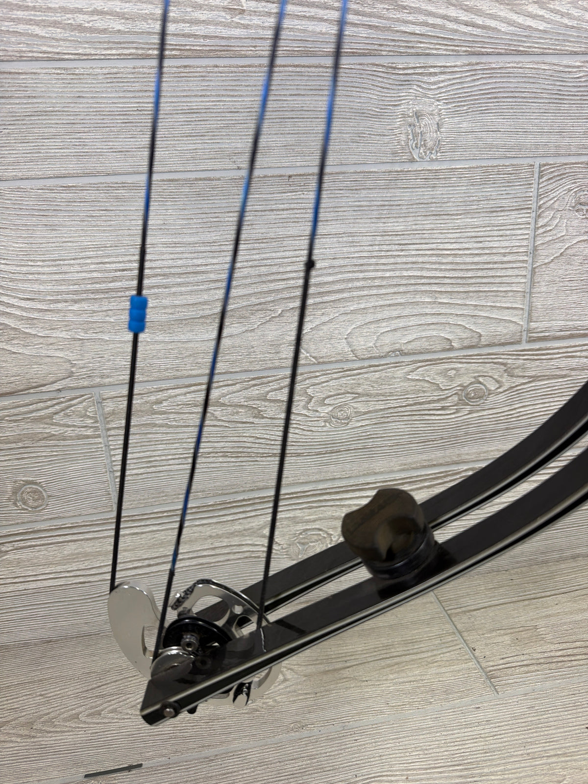 Used Hoyt Pro Tech Vintage Target Bow Blue Lightning Right Hand 60-70# 27.5-30" 65% Let-off