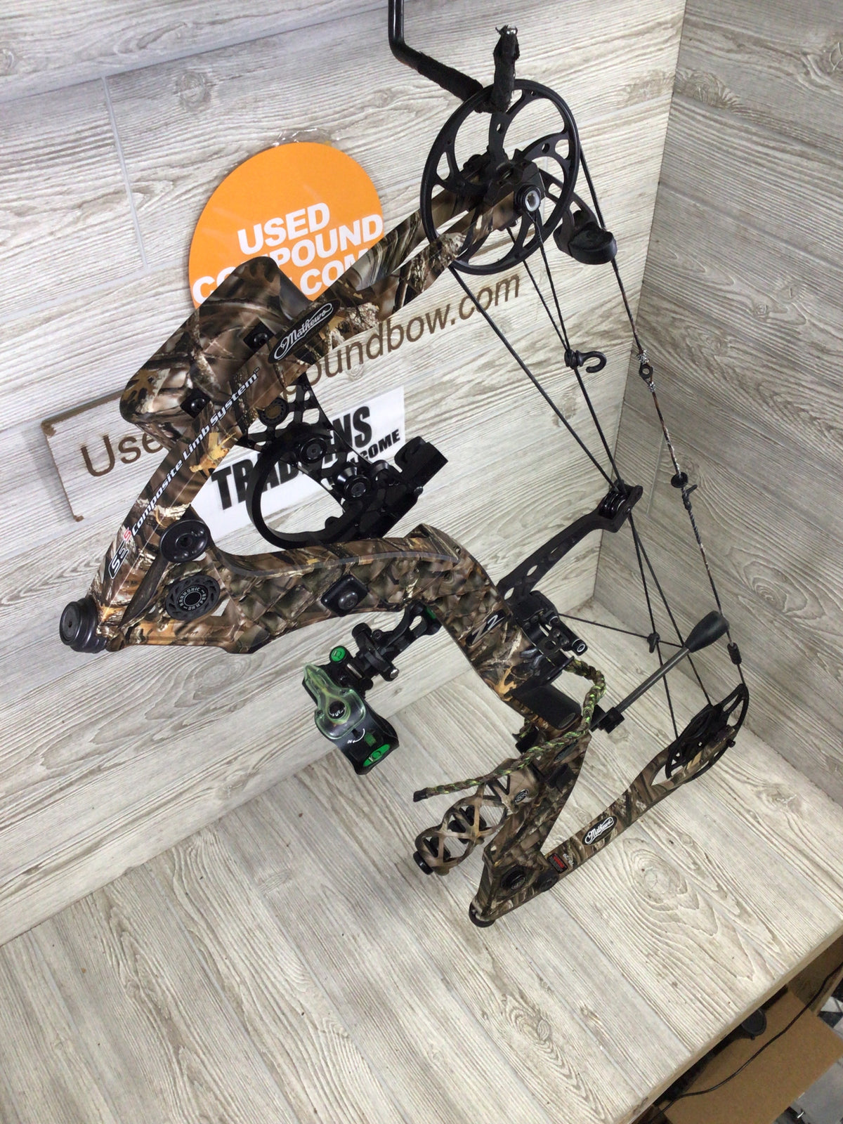 Used Mathews Z2 Right Handed Bow Package 30" 60-70# Lost Camo