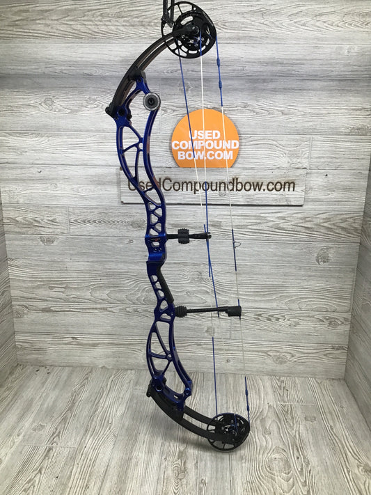 Used Bowtech Reckoning 38 Right Hand Blue Target bow