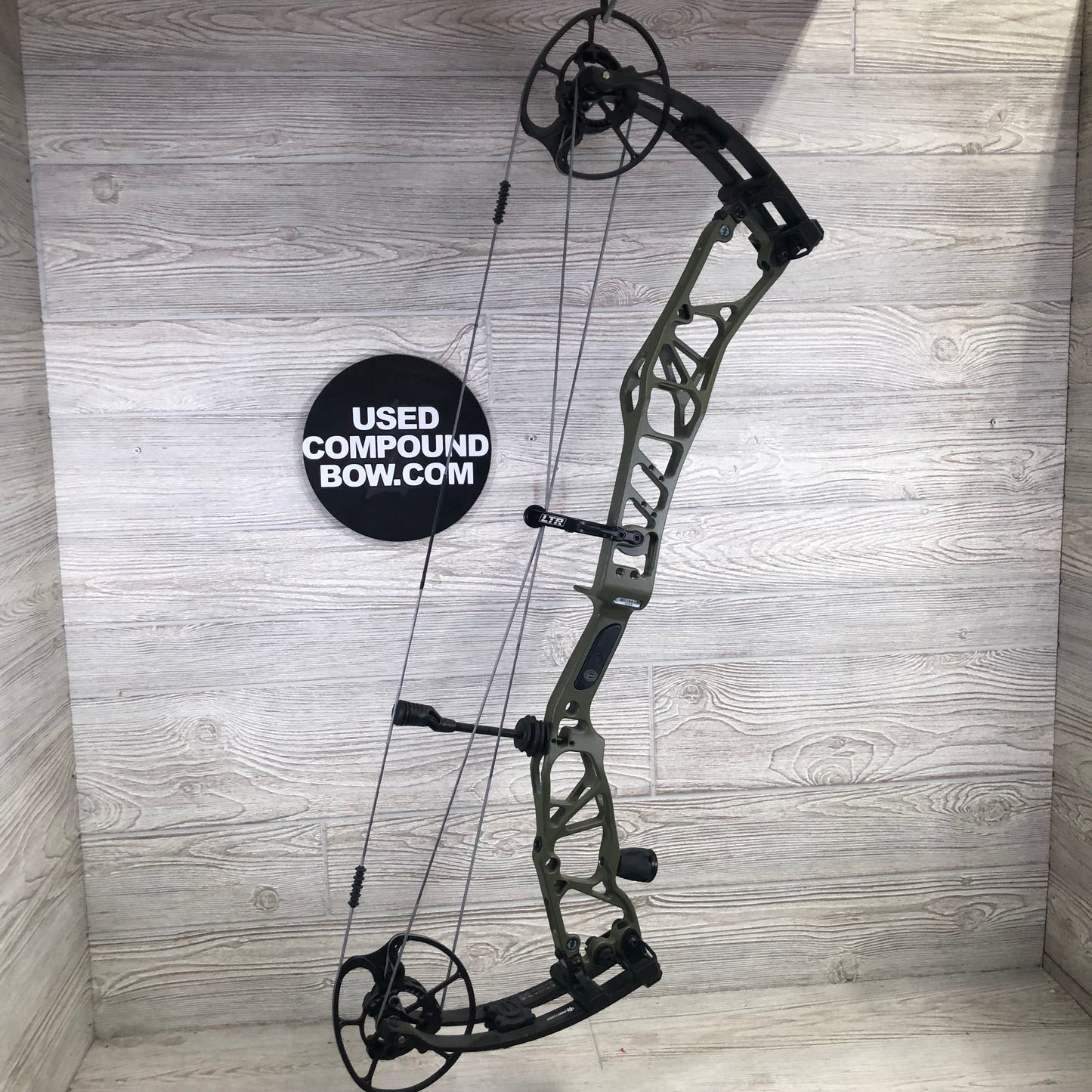 Elite Ethos Outdoor Green Right Handed 60-70lbs Bow