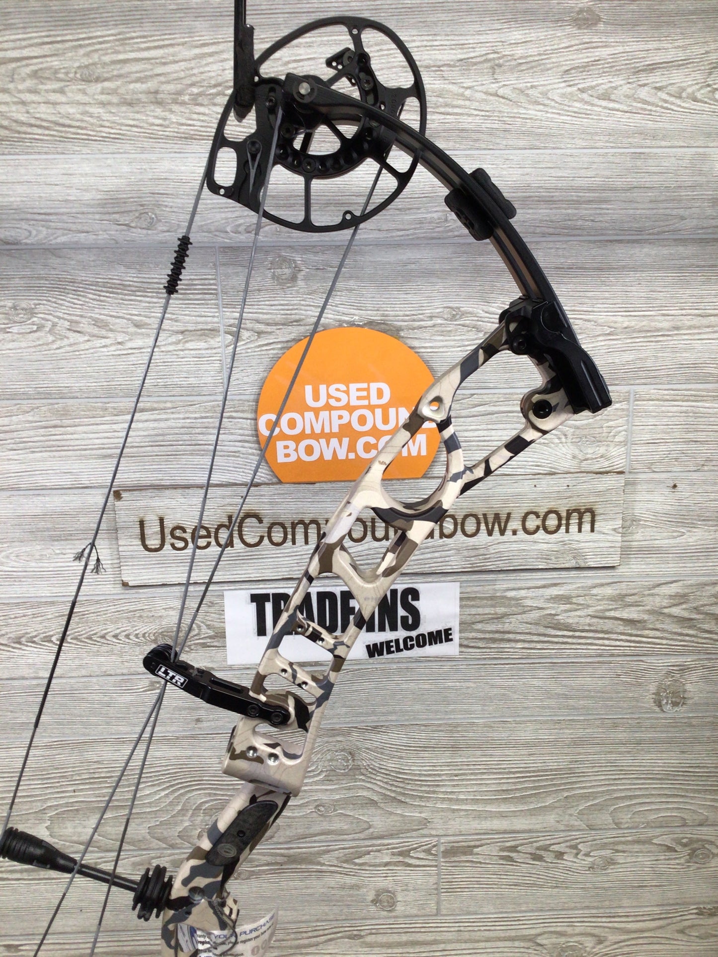 Elite HNTR33 Vuni RH Bow 60-70#