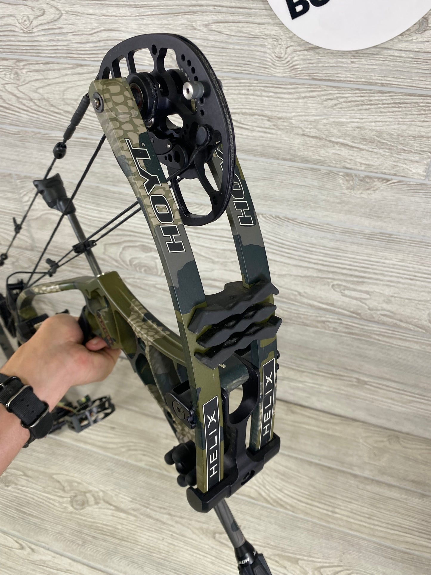 Used Hoyt Helix Left Hand 25-28" 55-65# Package