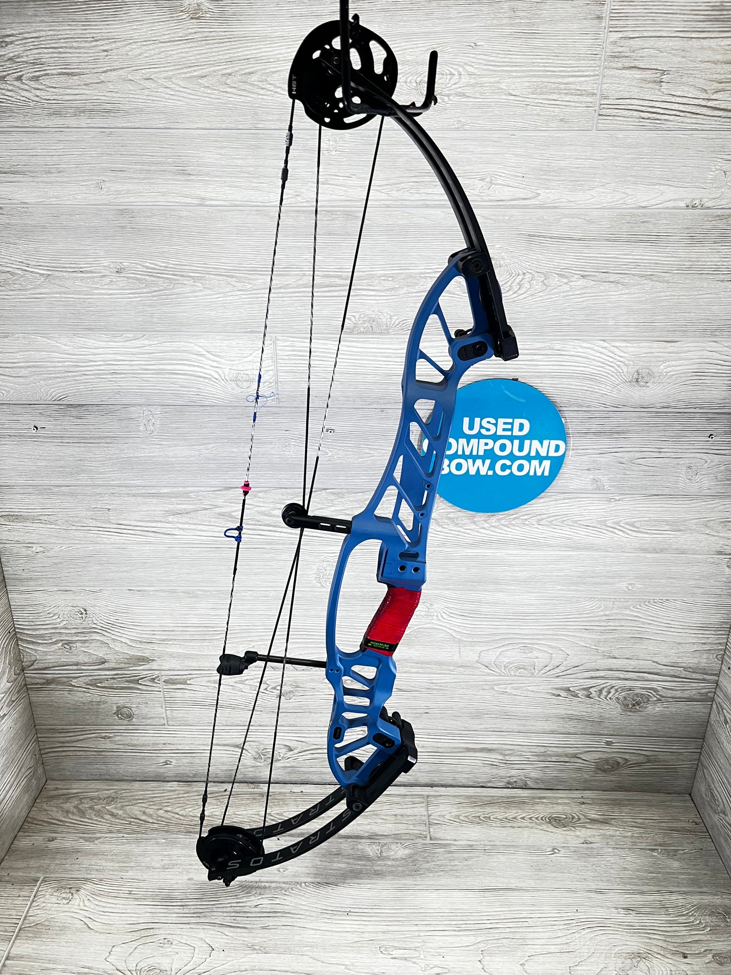 Used Hoyt Stratos 36 Right Handed Blue HBT 1 cam 24.25"-28"