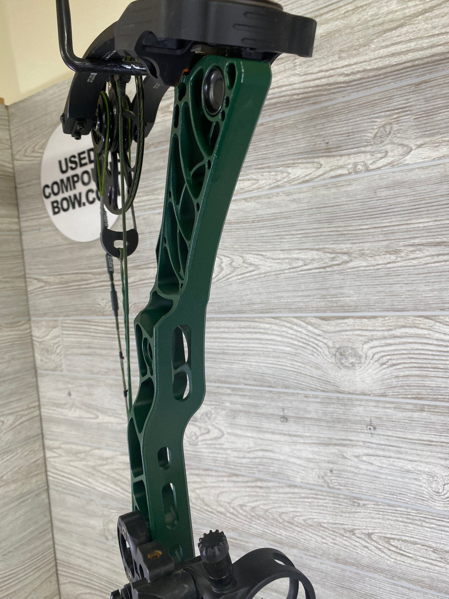 Used Mathews V3 31 Right Hand Green Black Limbs CUSTOM!