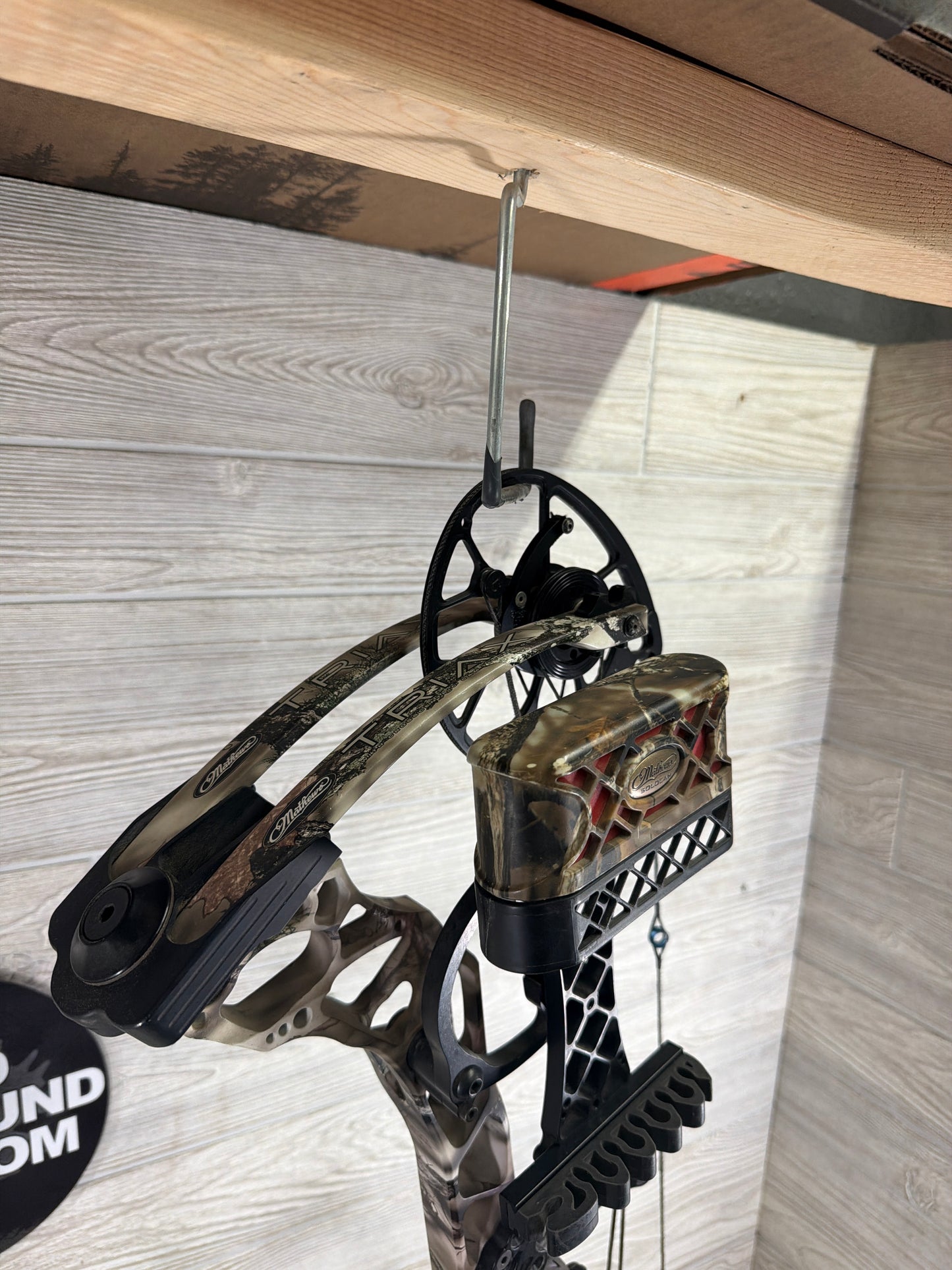 Mathews Triax 70lb 28" lost camo Left Hand Bow Pkg