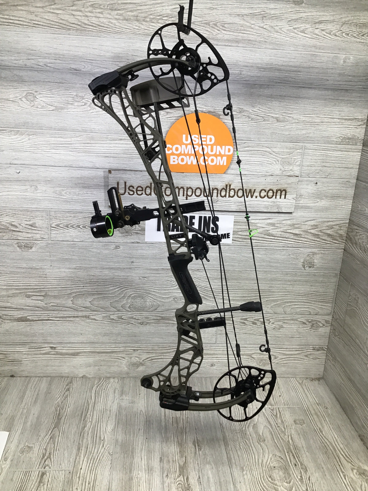 Used Mathews Lift 29.5 Green Ambush Right Handed PKG