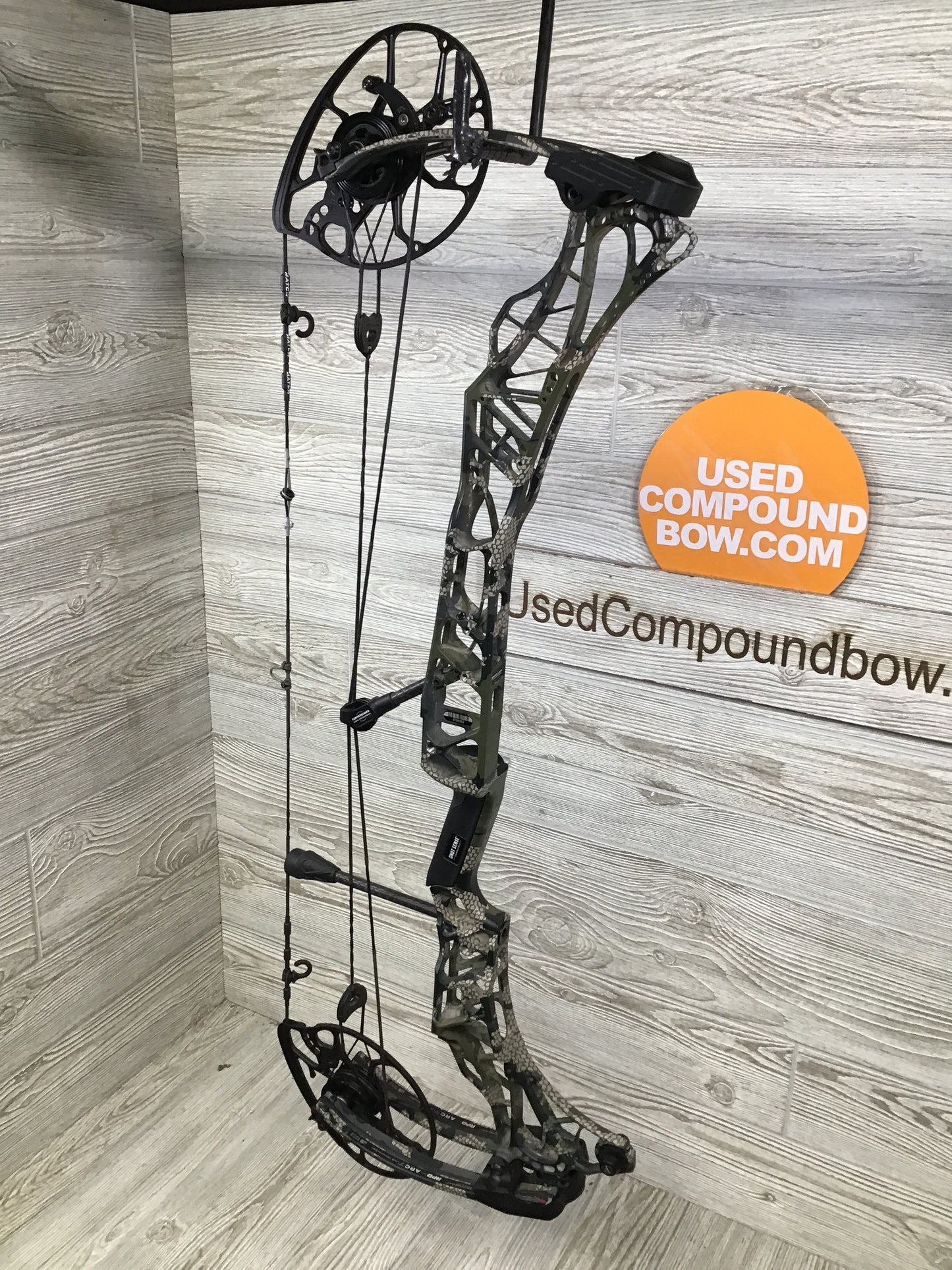 Used Mathews LIFT X 29.5 28" 70lb RH Kuiu Verde